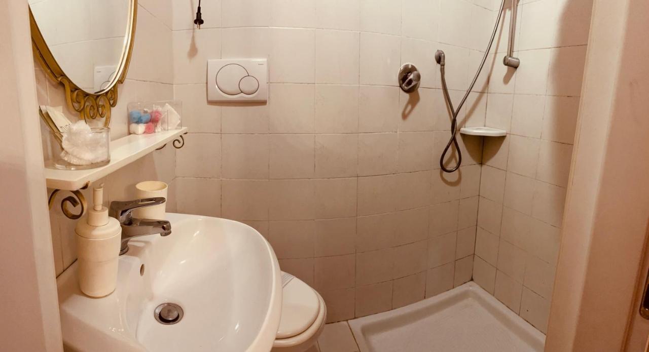 Bed&Breakfast Benedetta Cantagrillo Bagian luar foto