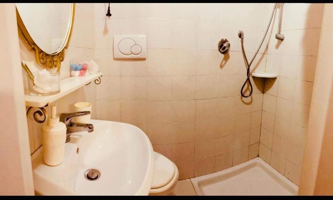 Bed&Breakfast Benedetta Cantagrillo Bagian luar foto